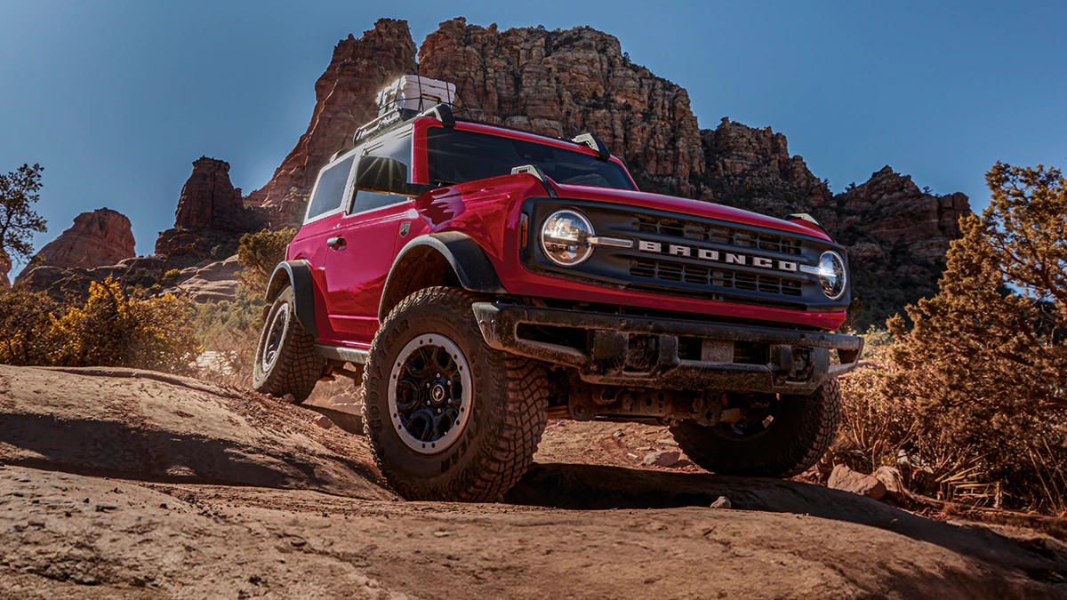 A Ford Bronco® SUV off-roads on a desert trail