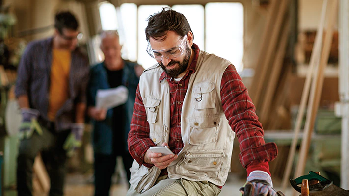 A Ranger® owner checks the Ford app on the worksite.